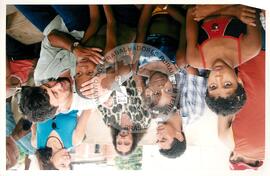 Semana Nacional de Cultura Brasileira e Reforma Agrária (Rio de Janeiro-RJ, 18 mar. 2002) [fotografia] / Fotógrafo(a) : João Laet. -- Ref.: BR-SPMST_MST-SN-CIN_AMP_001818-013523-NDT.