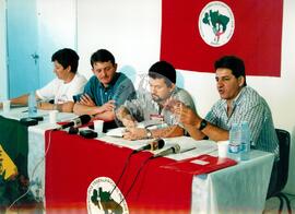 Congresso Nacional do MST, 4o (Distrito Federal (Brasil), 07 ago. 2000) [fotografia] / Fotógrafo(a) : Douglas Mansur ; Paula Reis ; João Zinclar. -- Ref.: BR-SPMST_MST-SN-CIN_AMP_000717-004659-CGR.