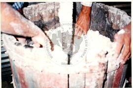 Oficina de Rádio (Pontal de Parapanema-SP, 30 jul. 2001) [fotografia] / Fotógrafo(a) : Mineirinho. -- Ref.: BR-SPMST_MST-SN-CIN_AMP_000693-003963-ARV.