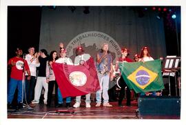 Lançamento do CD "Arte em Movimento" (Rio de Janeiro (Estado), 22 jul. 1998) [fotografia] / Fotógrafo(a) : Arquivo MST. -- Ref.: BR-SPMST_MST-SN-CIN_AMP_000804-005171-CUL.