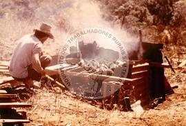 Assentamento "Apapuã-I" do MST (Abelardo Luz-SC, [sem data]) [fotografia] / Fotógrafo(a) : Arquivo MST. -- Ref.: BR-SPMST_MST-SN-CIN_AMP_000200-001493-ASS.