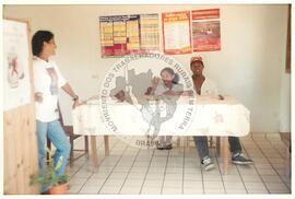 Oficina de Rádio (Cantagalo-PR, jul. 2002) [fotografia] / Fotógrafo(a) : Leticia Barqueta. -- Ref.: BR-SPMST_MST-SN-CIN_AMP_000689-003867-ARV.