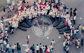 Chegada da Marcha Naciona à Brasília (Brasília-DF, 17 abr. 1997) [fotografia] / Fotógrafo(a) : Douglas Mansur. -- Ref.: BR-SPMST_MST-SN-CIN_AMP_001398-011124-MAC.