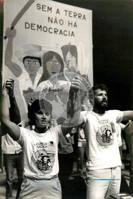 Congresso Nacional do MST, 1o (Paraná, 1984) [fotografia] / Fotógrafo(a) : Itamar Garcez. -- Ref.: BR-SPMST_MST-SN-CIN_AMP_000719-004696-CGR.