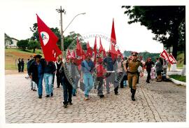 Inauguração do Monumento em homenagem a Antônio Tavares Pereira (Curitiba-PR, 01 mai. 2001) [fotografia] / Fotógrafo(a) : Leticia Barqueta. -- Ref.: BR-SPMST_MST-SN-CIN_AMP_001026-008024-ELF.