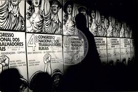 Congresso Nacional da CONTAG, 4 (Distrito Federal (Brasil), 25 a 30 mai. 1985) [fotografia] / Fotógrafo(a) : Eduardo Tavares. -- Ref.: BR-SPMST_MST-SN-CIN_AMP_000733-004783-CSS.