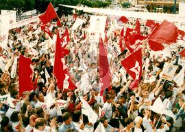 Comício/Campanha com concentração de pequenos proprietários (Santa Catarina, 1996) [fotografia] / Fotógrafo(a) : Arquivo MST. -- Ref.: BR-SPMST_MST-SN-CIN_AMP_000486-002838-AMT.