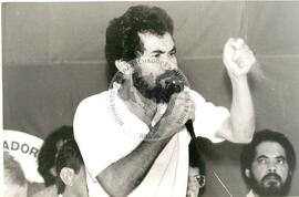 Hamilton Pereira [Pedro Tierra, poeta] (Brasil, [sem data]) [fotografia] / Fotógrafo(a) : Arquivo MST ; Douglas Mansur ; Reginaldo Pacheco ; . -- Ref.: BR-SPMST_MST-SN-CIN_AMP_001545-012040-PER.