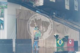 Encontro de Jovens do MST, na Ucicamp, 3o (Campinas-SP, 14 fev. 2001) [fotografia] / Fotógrafo(a) : Michelle Cafaldo. -- Ref.: BR-SPMST_MST-SN-CIN_AMP_000905-006810-ENJ.