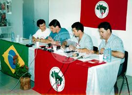 Congresso Nacional do MST, 4o (Distrito Federal (Brasil), 07 ago. 2000) [fotografia] / Fotógrafo(a) : Douglas Mansur ; Paula Reis ; João Zinclar. -- Ref.: BR-SPMST_MST-SN-CIN_AMP_000715-004618-CGR.