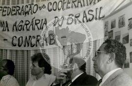 Fundação da CONCRAB (Paraná, 15 mai. 1992) [fotografia] / Fotógrafo(a) : Juan Pezzuto ; Douglas Mansur. -- Ref.: BR-SPMST_MST-SN-CIN_AMP_000725-004741-CSS.