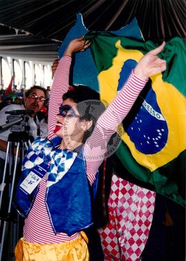 Chegada da Marcha Popular à Brasília (Brasília-DF, 07 out. 1999) [fotografia] / Fotógrafo(a) : Douglas Mansur. -- Ref.: BR-SPMST_MST-SN-CIN_AMP_001395-010965-MAC.