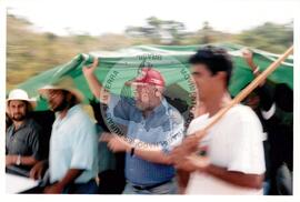 Manifestação e caminhada contra a base de Alcântara (Maranhão, 17 nov. 2002) [fotografia] / Fotógrafo(a) : Silvia Guimarães. -- Ref.: BR-SPMST_MST-SN-CIN_AMP_000530-002980-AMT.