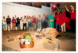 Semana Nacional de Cultura Brasileira e Reforma Agrária (Rio de Janeiro-RJ, 18 mar. 2002) [fotografia] / Fotógrafo(a) : Luciney Martins. -- Ref.: BR-SPMST_MST-SN-CIN_AMP_001814-013292-NDT.