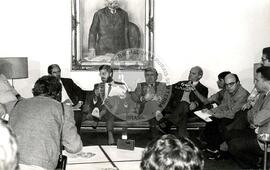 Manifestação em frente ao INCRA no Dia do Trabalhador Rural (Porto Alegre-RS, 27 jul. 1986) [fotografia] / Fotógrafo(a) : Karine Emerich. -- Ref.: BR-SPMST_MST-SN-CIN_AMP_000451-002596-AMT.