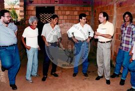 Visita do presidente do INCRA no assentamento "Sumaré" do MST (São Paulo (Estado), 23 out. 1995) [fotografia] / Fotógrafo(a) : Douglas Mansur. -- Ref.: BR-SPMST_MST-SN-CIN_AMP_000669-003756-ARV.