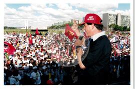 Protesto da Educação (Distrito Federal (Brasil), 06 out. 1999) [fotografia] / Fotógrafo(a) : Douglas Mansur. -- Ref.: BR-SPMST_MST-SN-CIN_AMP_000583-003257-AMT.