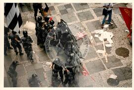 Mobilização (São Paulo-SP, 17 abr. 1988) [fotografia] / Fotógrafo(a) : Douglas Mansur. -- Ref.: BR-SPMST_MST-SN-CIN_AMP_000372-001827-AMT.