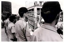 Greve Geral (São Paulo (Estado), 14 mar. 1989) [fotografia] / Fotógrafo(a) : Roberto Parizotti. -- Ref.: BR-SPMST_MST-SN-CIN_AMP_000374-001954-AMT.