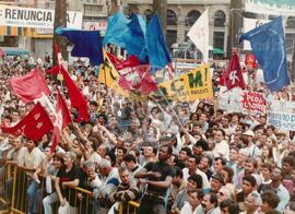 Manifestação pró Impechment - UNE E CUT (São Paulo (Estado), 25 ago. 1992) [fotografia] / Fotógrafo(a) : Juan Pezzeto. -- Ref.: BR-SPMST_MST-SN-CIN_AMP_000384-002052-AMT.