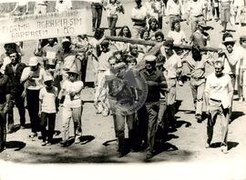 Dia Nacional contra as barragens (Rio Grande do Sul, 12 out. 1985) [fotografia] / Fotógrafo(a) : Guto Cruz. -- Ref.: BR-SPMST_MST-SN-CIN_AMP_000448-002583-AMT.