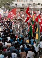 Manifestação pró Impechment - UNE E CUT (São Paulo (Estado), 25 ago. 1992) [fotografia] / Fotógrafo(a) : Juan Pezzeto. -- Ref.: BR-SPMST_MST-SN-CIN_AMP_000384-002070-AMT.