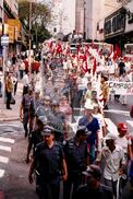 Manifestação na Praça da Sé (São Paulo-SP, [sem data]) [fotografia] / Fotógrafo(a) : Douglas Mansur ; Debora Lerrer. -- Ref.: BR-SPMST_MST-SN-CIN_AMP_000411-002424-AMT.