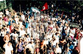 Acampamento "Nova Canudos" do MST (Porto Feliz-SP, fev. 1999) [fotografia] / Fotógrafo(a) : Douglas Mansur. -- Ref.: BR-SPMST_MST-SN-CIN_AMP_000047-000319-ACP.