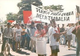 Passeatas (Maranhão, 02 jun. 1990) [fotografia] / Fotógrafo(a) : [sem autoria]. -- Ref.: BR-SPMST_MST-SN-CIN_AMP_000532-003008-AMT.