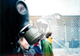 Protesto (Quebec (Canadá), 21 abr. 2001) [fotografia] / Fotógrafo(a) : Maísa Mendonça. -- Ref.: BR-SPMST_MST-SN-CIN_AMP_001057-008570-RIT.