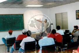 Delegação do MST em Cuba - 40º Aniversário da ANAP (Cuba, 15 mai. 1999) [fotografia] / Fotógrafo(a) : Nilton Viana. -- Ref.: BR-SPMST_MST-SN-CIN_AMP_001042-008352-RIT.