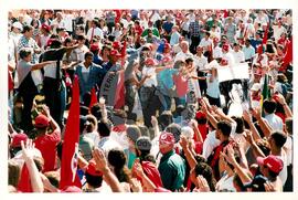 Inauguração do Monumento em homenagem a Antônio Tavares Pereira (Curitiba-PR, 01 mai. 2001) [fotografia] / Fotógrafo(a) : Douglas Mansur. -- Ref.: BR-SPMST_MST-SN-CIN_AMP_001028-008130-ELF.