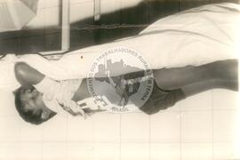 Criança ferida na Fazenda Sítio (Paraíba, [sem data]) [fotografia] / Fotógrafo(a) : José Namberto N. Silva. -- Ref.: BR-SPMST_MST-SN-CIN_AMP_001750-012855-VPP.