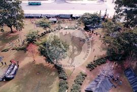 Acampamento Palácio do Governo (Curitiba-PR, 02 jun. 1999) [fotografia] / Fotógrafo(a) : Claudio Foschiera. -- Ref.: BR-SPMST_MST-SN-CIN_AMP_000434-002531-AMT.