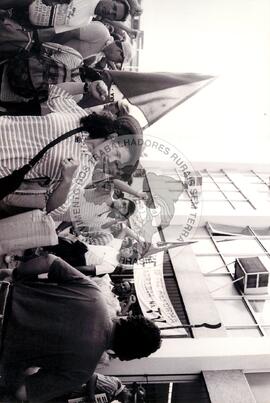 Ocupação dos Sem Teto (Gravatá-RS, 15 mai. 1995) [fotografia] / Fotógrafo(a) : Arquivo MST. -- Ref.: BR-SPMST_MST-SN-CIN_AMP_001825-013880-OCU.