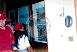 Delegação do MST em Cuba – 40º Aniversário da ANAP (Cuba, 15 mai. 1999) [fotografia] / Fotógrafo(a) : Nilton Viana. -- Ref.: BR-SPMST_MST-SN-CIN_AMP_001043-008399-RIT.