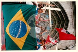 Mobilização (São Paulo-SP, 17 abr. 1988) [fotografia] / Fotógrafo(a) : Douglas Mansur. -- Ref.: BR-SPMST_MST-SN-CIN_AMP_000373-001940-AMT.