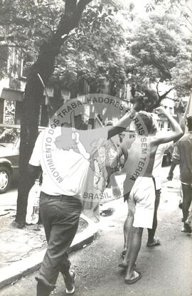 Ocupação Ministério da Agricultura (Rio Grande do Sul, jan. 1996) [fotografia] / Fotógrafo(a) : Débora Lerrer. -- Ref.: BR-SPMST_MST-SN-CIN_AMP_001856-014128-OCU.