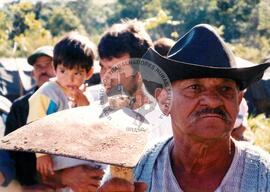 Assentamento "Tamarana" do MST (Paraná, [sem data]) [fotografia] / Fotógrafo(a) : Maria Luísa Mendonça. -- Ref.: BR-SPMST_MST-SN-CIN_AMP_000171-001233-ASS.