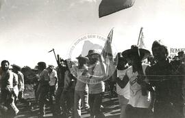 Romaria dos Mártires da Caminhada (São Félix-MT, 11 out. 1986) [fotografia] / Fotógrafo(a) : Douglas Mansur. -- Ref.: BR-SPMST_MST-SN-CIN_AMP_001957-014985-SPR.
