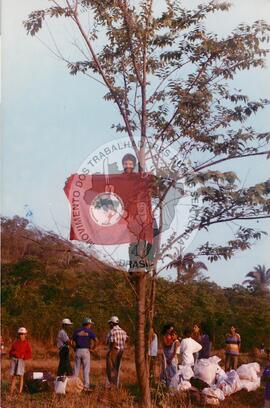 Construção de "Canudos" em área provisória (Goiás, [sem data]) [fotografia] / Fotógrafo(a) : Christiane Campos. -- Ref.: BR-SPMST_MST-SN-CIN_AMP_000011-000067-ACP.