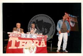 Lançamento da Revista Sem Terra (São Paulo (Estado), 03 jul. 1997) [fotografia] / Fotógrafo(a) : Francisca P. Montejo ; Saulo Pompermayer ; Douglas Mansur ; . -- Ref.: BR-SPMST_MST-SN-CIN_AMP_000692-003917-ARV.