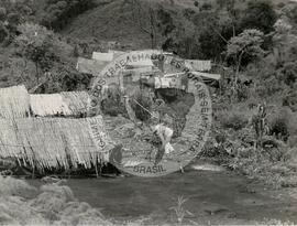 Assentamento "Derrubada" do MST (Ponte Serrada-SC, jan. 1986) [fotografia] / Fotógrafo(a) : Milton Soares. -- Ref.: BR-SPMST_MST-SN-CIN_AMP_000190-001344-ASS.