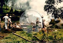 Assentamento "Fogo na Ponte" do MST (Santa Catarina, [sem data]) [fotografia] / Fotógrafo(a) : Arquivo MST. -- Ref.: BR-SPMST_MST-SN-CIN_AMP_000202-001502-ASS.