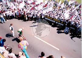 Protesto da Educação (Distrito Federal (Brasil), 06 out. 1999) [fotografia] / Fotógrafo(a) : Douglas Mansur. -- Ref.: BR-SPMST_MST-SN-CIN_AMP_000583-003270-AMT.