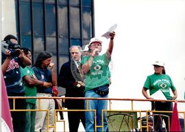 Chegada da Marcha Popular à Brasília (Brasília-DF, 07 out. 1999) [fotografia] / Fotógrafo(a) : Douglas Mansur. -- Ref.: BR-SPMST_MST-SN-CIN_AMP_001400-011191-MAC.