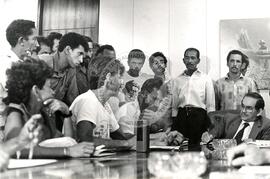 MST em audiência com o diretor do INCRA (Distrito Federal (Brasil), 19 ago. 1985) [fotografia] / Fotógrafo(a) : Railda Herrero. -- Ref.: BR-SPMST_MST-SN-CIN_AMP_000623-003518-ARV.