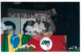 Encontro de Jovens do MST, na Ucicamp, 3o (Campinas-SP, 14 fev. 2001) [fotografia] / Fotógrafo(a) : Douglas Mansur. -- Ref.: BR-SPMST_MST-SN-CIN_AMP_000908-007013-ENJ.