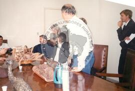 Encontro de Diolinda com personalidades no presídio Carandiru (São Paulo-SP, nov. 1995) [fotografia] / Fotógrafo(a) : [sem autoria] ; Renata Jubram. -- Ref.: BR-SPMST_MST-SN-CIN_AMP_000670-003799-ARV.