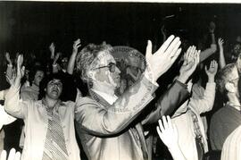 Celebração na Assembleia Legislativa- Protesto contra a violência da PM (Rio Grande do Sul, out. 1986) [fotografia] / Fotógrafo(a) : Karine Emerich. -- Ref.: BR-SPMST_MST-SN-CIN_AMP_000455-002665-AMT.